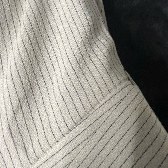 Women’s‎ H&M size 10 pinstriped cream and black cropped, belted pants . - Picture 4 of 6